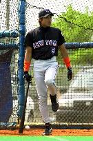 Shinjo attends batting practice after injury